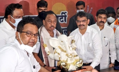 Rane resumes 'Yatra' with a bang, slams Shiv Sena for his arrest | Rane resumes 'Yatra' with a bang, slams Shiv Sena for his arrest Rane resumes 'Yatra' with a bang, slams Shiv Sena for his arrest | Rane resumes 'Yatra' with a bang, slams Shiv Sena for his arrest