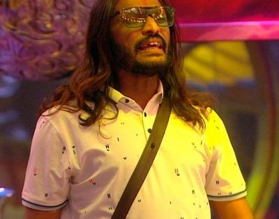 High drama on 'Bigg Boss 15' as Abhijit Bichukale threatens to consume poison | High drama on 'Bigg Boss 15' as Abhijit Bichukale threatens to consume poison