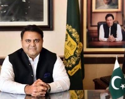 In another blow, senior PTI leader Fawad Chaudhry parts ways with Imran | In another blow, senior PTI leader Fawad Chaudhry parts ways with Imran