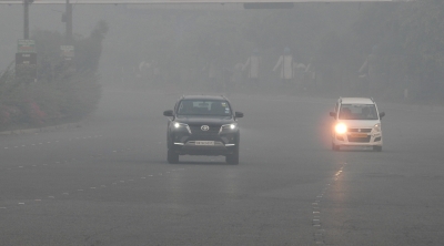 Smog layer prevails over Delhi, AQI remains 'very poor" | Smog layer prevails over Delhi, AQI remains 'very poor"