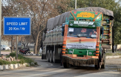 Pak removes India's banners from Afghanistan-bound trucks | Pak removes India's banners from Afghanistan-bound trucks