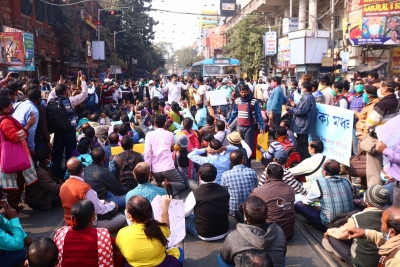 WBSSC job case: ‘Untainted’ teachers start hunger strike again near commission’s office | WBSSC job case: ‘Untainted’ teachers start hunger strike again near commission’s office WBSSC job case: ‘Untainted’ teachers start hunger strike again near commission’s office | WBSSC job case: ‘Untainted’ teachers start hunger strike again near commission’s office