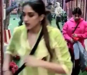 'BB 16': Nimrit loses her cool; screams hysterically, wants to 'smack' Archana | 'BB 16': Nimrit loses her cool; screams hysterically, wants to 'smack' Archana