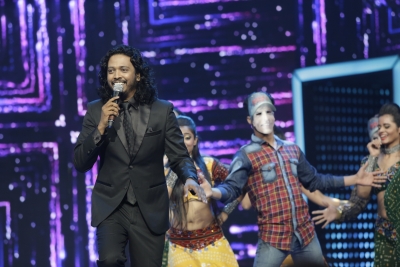Nakash Aziz talks about new rendition of 'Bheegi bheegi...' | Nakash Aziz talks about new rendition of 'Bheegi bheegi...' Nakash Aziz talks about new rendition of 'Bheegi bheegi...' | Nakash Aziz talks about new rendition of 'Bheegi bheegi...'