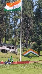 Army installs 100 ft tall Tricolour in J&K's Gulmarg | Army installs 100 ft tall Tricolour in J&K's Gulmarg