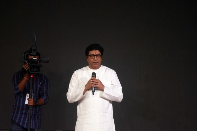 Allow liquor to flow freely in M'rashtra: Raj Thackeray to CM | Allow liquor to flow freely in M'rashtra: Raj Thackeray to CM Allow liquor to flow freely in M'rashtra: Raj Thackeray to CM | Allow liquor to flow freely in M'rashtra: Raj Thackeray to CM