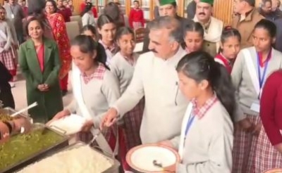 Himachal CM plays host to 69 destitute students | Himachal CM plays host to 69 destitute students Himachal CM plays host to 69 destitute students | Himachal CM plays host to 69 destitute students