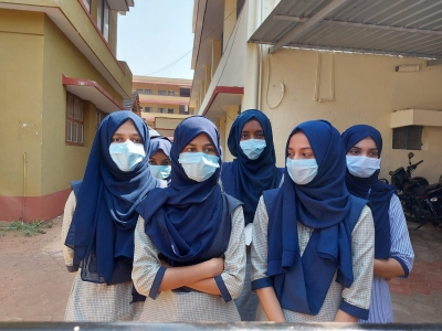 Hijab row spreads to more K'taka colleges, threatens academic environment | Hijab row spreads to more K'taka colleges, threatens academic environment