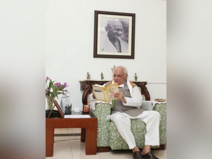 Kerala Governor pays homage to Sree Naryana Guru on his 167th birth anniversary | Kerala Governor pays homage to Sree Naryana Guru on his 167th birth anniversary