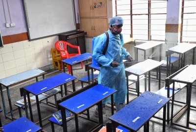 Schools shut in Delhi over air pollution | Schools shut in Delhi over air pollution
