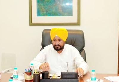 Punjab CM pays obeisance at Gurdwara Sri Kartarpur Sahib | Punjab CM pays obeisance at Gurdwara Sri Kartarpur Sahib