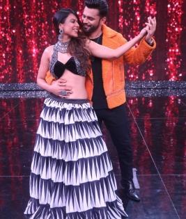 Nia Sharma, Rahul Vaidya on 'Zee Comedy Show' to promote 'Garbe Ki Raat' video | Nia Sharma, Rahul Vaidya on 'Zee Comedy Show' to promote 'Garbe Ki Raat' video