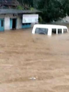 5 dead as heavy rain lashes Kerala | 5 dead as heavy rain lashes Kerala