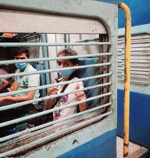 7 Karnataka special trains ferry 10,954 migrants home | 7 Karnataka special trains ferry 10,954 migrants home