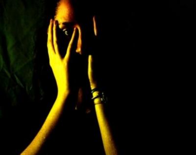 Two cops suspended for molesting woman in Kanpur | Two cops suspended for molesting woman in Kanpur