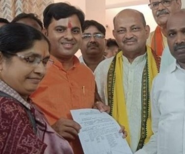 BJP candidate files nomination for Jharsuguda bypoll | BJP candidate files nomination for Jharsuguda bypoll