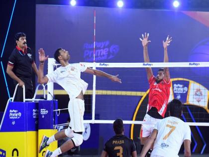 PVL: Angamuthu's spikes power Ahmedabad Defenders to 3-2 victory over Calicut Heroes | PVL: Angamuthu's spikes power Ahmedabad Defenders to 3-2 victory over Calicut Heroes