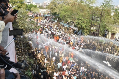 Raj police use water cannons on BJYM activists protesting against paper leaks, unemployment | Raj police use water cannons on BJYM activists protesting against paper leaks, unemployment Raj police use water cannons on BJYM activists protesting against paper leaks, unemployment | Raj police use water cannons on BJYM activists protesting against paper leaks, unemployment