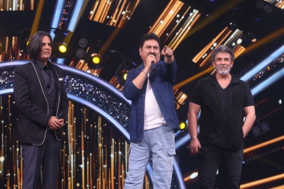32 years after 'Aashiqui', Kumar Sanu reveals the idea behind film's poster | 32 years after 'Aashiqui', Kumar Sanu reveals the idea behind film's poster 32 years after 'Aashiqui', Kumar Sanu reveals the idea behind film's poster | 32 years after 'Aashiqui', Kumar Sanu reveals the idea behind film's poster