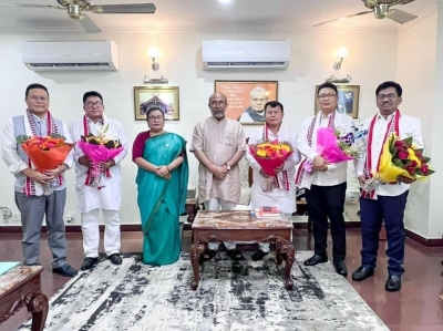 Manipur CM greets 5 JD-U MLAs who joined BJP | Manipur CM greets 5 JD-U MLAs who joined BJP