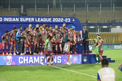 ISL 2022-23: ATK Mohun Bagan lift trophy after thrilling win over Bengaluru FC | ISL 2022-23: ATK Mohun Bagan lift trophy after thrilling win over Bengaluru FC