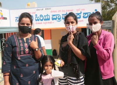 K'taka polls: 20.99% polling in first four hours | K'taka polls: 20.99% polling in first four hours K'taka polls: 20.99% polling in first four hours | K'taka polls: 20.99% polling in first four hours
