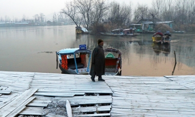 Cold wave continues, J&K's Srinagar freezes at minus 2.1 | Cold wave continues, J&K's Srinagar freezes at minus 2.1
