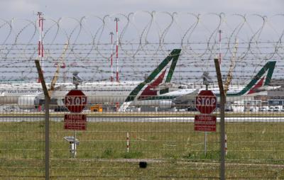 Italian flag carrier posts record losses | Italian flag carrier posts record losses
