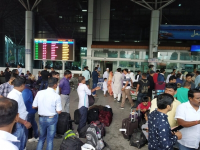 4 foreign tourists manage to enter Srinagar despite ban | 4 foreign tourists manage to enter Srinagar despite ban