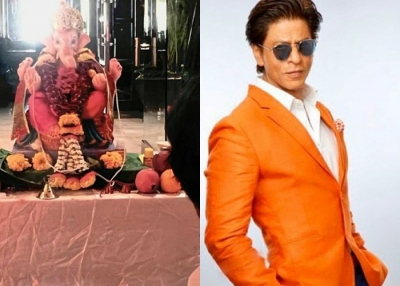 SRK brings Lord Ganpati home with AbRam, feasts on modaks | SRK brings Lord Ganpati home with AbRam, feasts on modaks