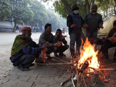 Delhi wakes up to another cold day | Delhi wakes up to another cold day