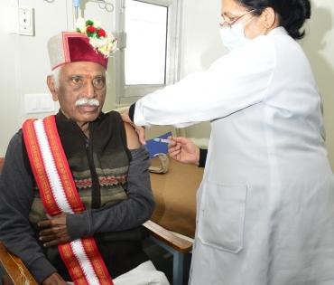 Himachal Governor gets first dose of vaccine | Himachal Governor gets first dose of vaccine