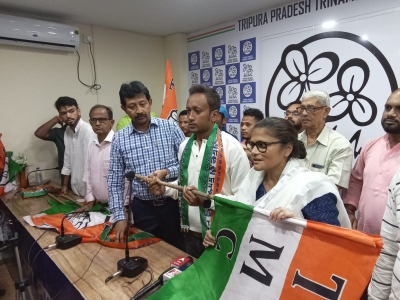 Local Tripura party chief joins Trinamool along with workers | Local Tripura party chief joins Trinamool along with workers