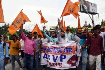 ABVP holds protest against Bihar Governor over late varsity sessions | ABVP holds protest against Bihar Governor over late varsity sessions
