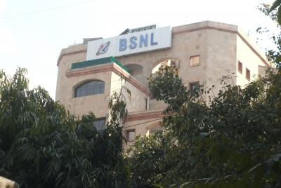 BSNL, MTNL contract staff payment contractors' duty: Minister | BSNL, MTNL contract staff payment contractors' duty: Minister