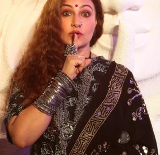 Ayesha Jhulka talks about how it was to work with Juhi Chawla | Ayesha Jhulka talks about how it was to work with Juhi Chawla