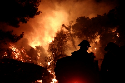 2 firefighters injured while battling California wildfire | 2 firefighters injured while battling California wildfire