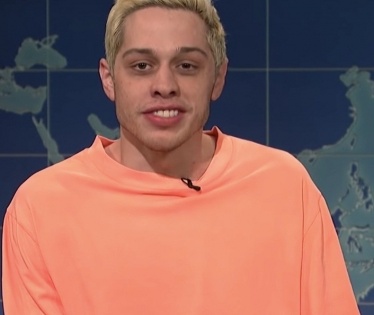 Pete Davidson shows support to striking writers by delivering pizza to them | Pete Davidson shows support to striking writers by delivering pizza to them
