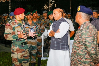 Defence Minister visits frontline areas in northeast | Defence Minister visits frontline areas in northeast