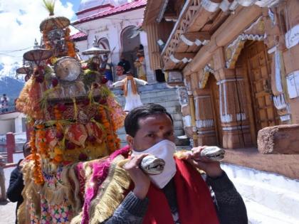 Amid COVID-19 spread, no devotee granted permission to take part in Ganga idol procession | Amid COVID-19 spread, no devotee granted permission to take part in Ganga idol procession