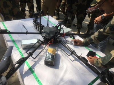 BSF shoots down Pak drone carrying weapons in J&K's Kathua | BSF shoots down Pak drone carrying weapons in J&K's Kathua