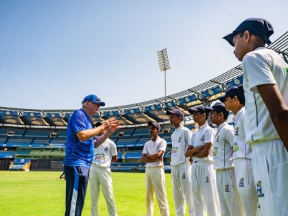 John Wright, Jhulan Goswami hold a special training session for MI Junior Champions | John Wright, Jhulan Goswami hold a special training session for MI Junior Champions
