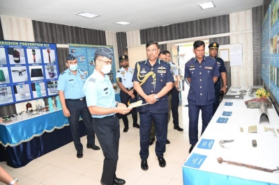 Bangladesh Air Force Chief visits IAF station in Barrackpore | Bangladesh Air Force Chief visits IAF station in Barrackpore