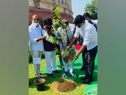 Lok Sabha Speaker Om Birla takes part in Green India Challenge | Lok Sabha Speaker Om Birla takes part in Green India Challenge