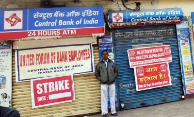 Central Bank of India staff on strike protesting against vindictive mass transfers | Central Bank of India staff on strike protesting against vindictive mass transfers