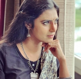 Actress Kasthuri hits back at those trolling her for tweeting on power cuts | Actress Kasthuri hits back at those trolling her for tweeting on power cuts