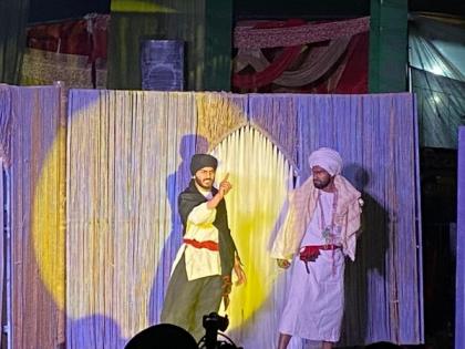 Inspired by Guru Nanak's teachings, Amritsar's Khalsa College students stage play at Singhu border | Inspired by Guru Nanak's teachings, Amritsar's Khalsa College students stage play at Singhu border Inspired by Guru Nanak's teachings, Amritsar's Khalsa College students stage play at Singhu border | Inspired by Guru Nanak's teachings, Amritsar's Khalsa College students stage play at Singhu border
