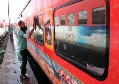 Railways operating 1,089 mail, express trains as compared to 1,768 trains during normal time | Railways operating 1,089 mail, express trains as compared to 1,768 trains during normal time Railways operating 1,089 mail, express trains as compared to 1,768 trains during normal time | Railways operating 1,089 mail, express trains as compared to 1,768 trains during normal time