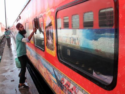Railways operating 1,700 spl trains to handle festive rush | Railways operating 1,700 spl trains to handle festive rush Railways operating 1,700 spl trains to handle festive rush | Railways operating 1,700 spl trains to handle festive rush