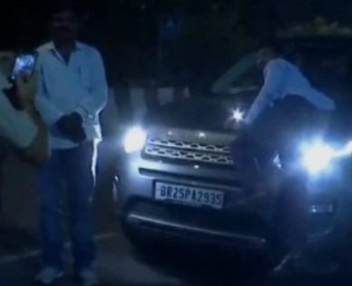 Man dragged on car's bonnet for 2-3 kms in Delhi | Man dragged on car's bonnet for 2-3 kms in Delhi